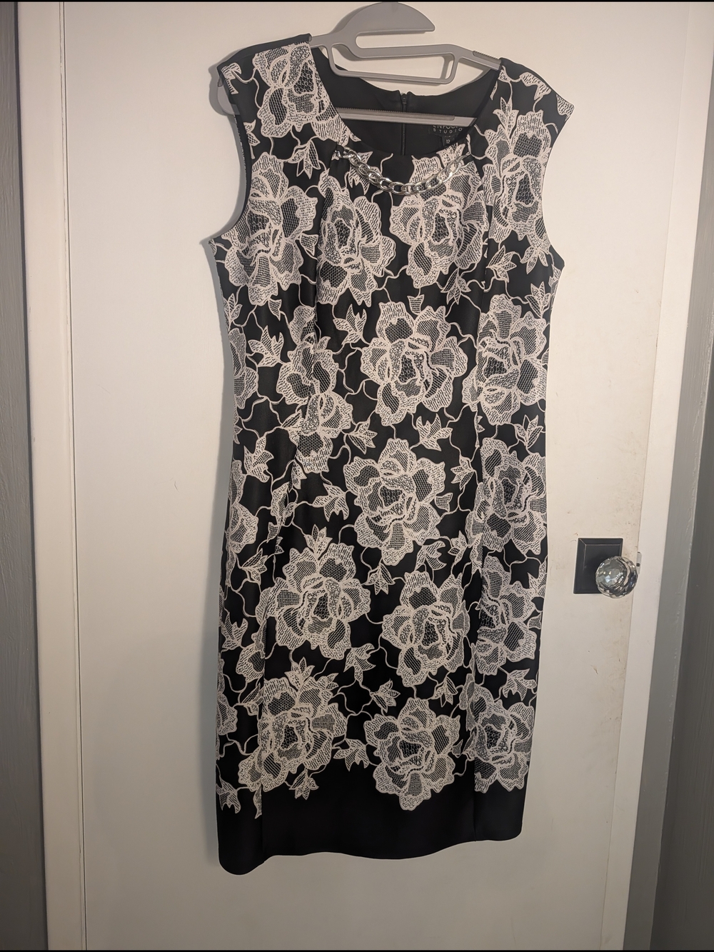 Enfocus Studio Black White Floral Sheath Dress 12 Silver Chain Neck Sleeveless